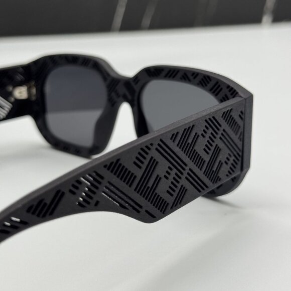 NEW FE40113I 02A FENDI SUNGLASSES MATTE BLACK UNISEX EYEWEAR FENDI - Picture 9 of 13